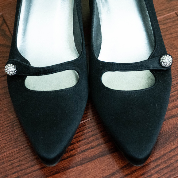 Stuart Weitzman Kitten Heels - Picture 4 of 4